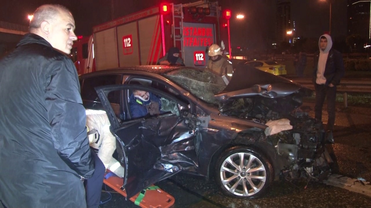 Ataşehir’de 6 aracın karıştığı kazada 5 kişi yaralandı
