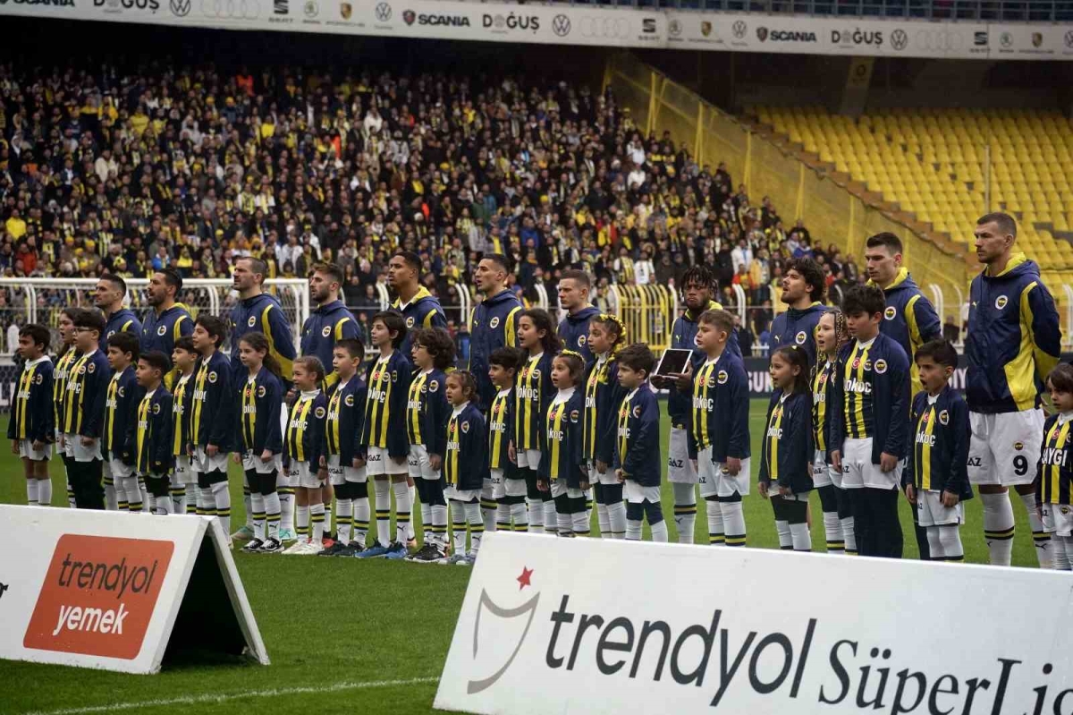 Trendyol Süper Lig: Fenerbahçe: 1 - Samsunspor: 0 (Maç devam ediyor)
