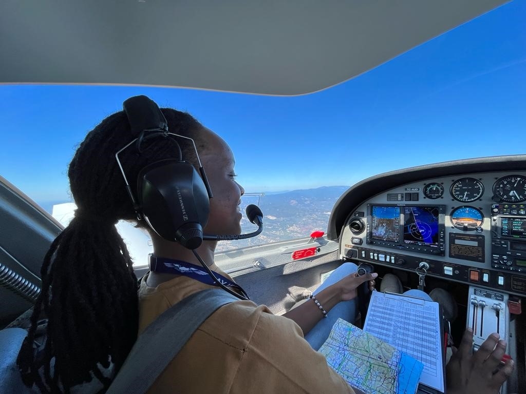 Türkiye’de eğitim gördü, Ruanda’nın en genç kadın pilotu oldu
