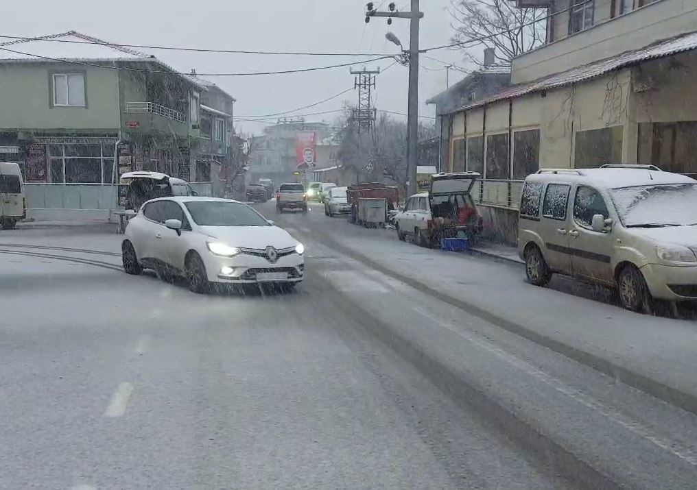 İstanbul’un yüksek kesimlerinde kar
