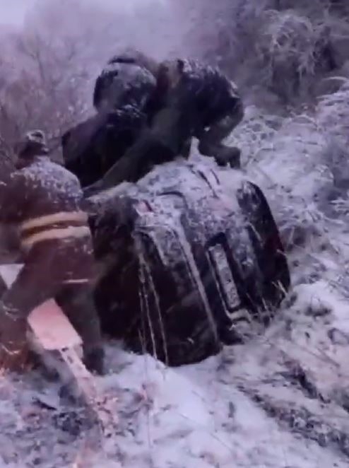 Çatalca’da kar nedeniyle araçlar yolda kaldı, bir otomobil kaza yaptı
