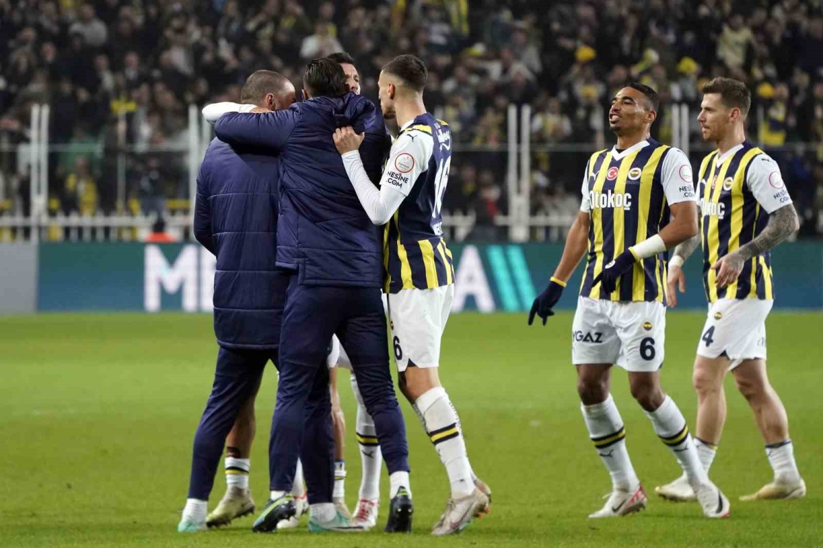 Trendyol Süper Lig: Fenerbahçe: 2 - MKE Ankaragücü: 1 (İlk yarı)
