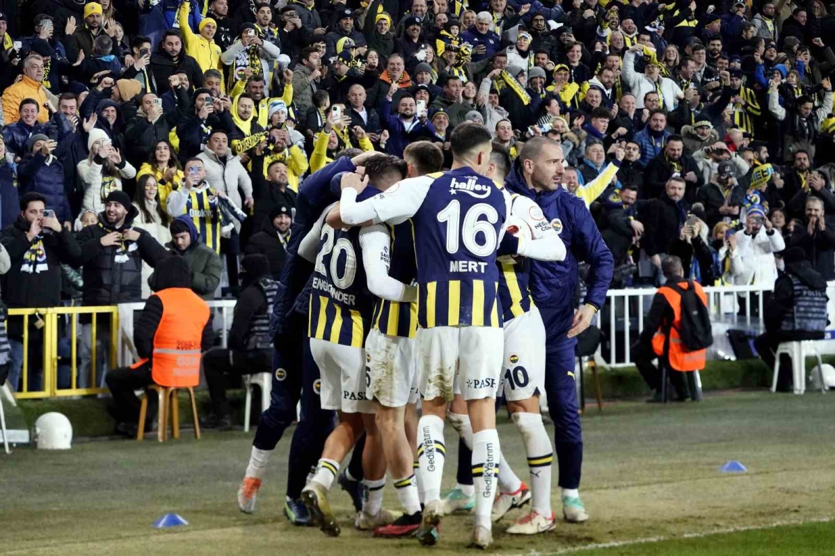 Fenerbahçe 100 golü geçti
