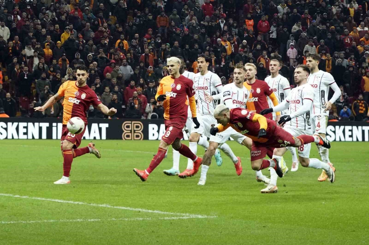 Trendyol Süper Lig: Galatasaray: 0 - Gaziantep FK: 1 (İlk yarı)
