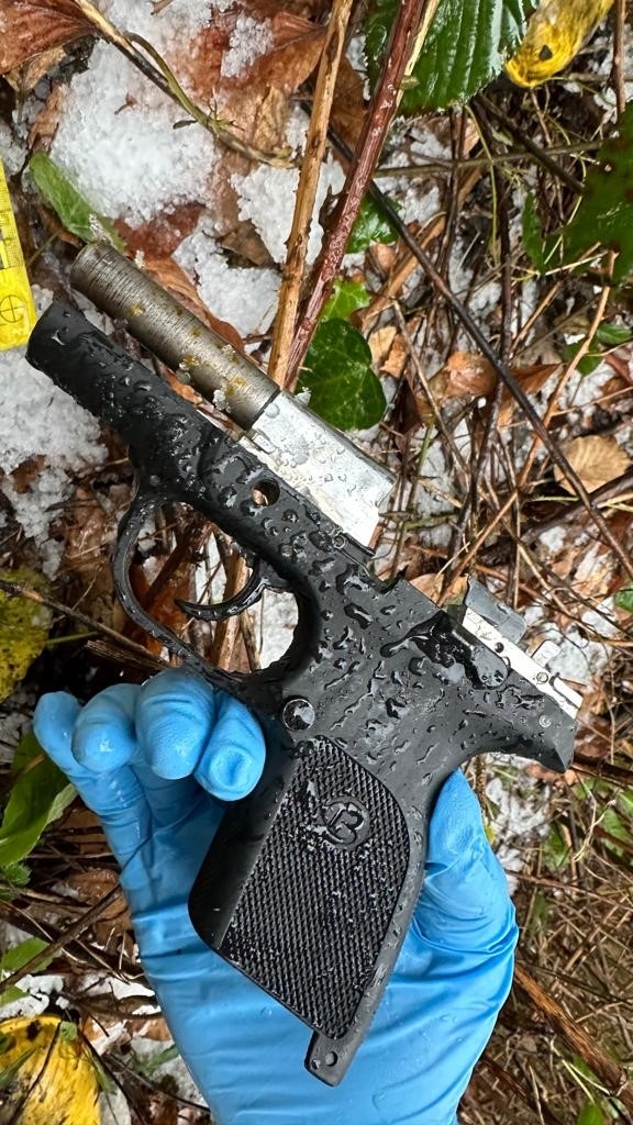Santa Maria Kilisesi saldırısında kullanılan silah parçalarından bir kısmı ormanlık alanda bulundu
