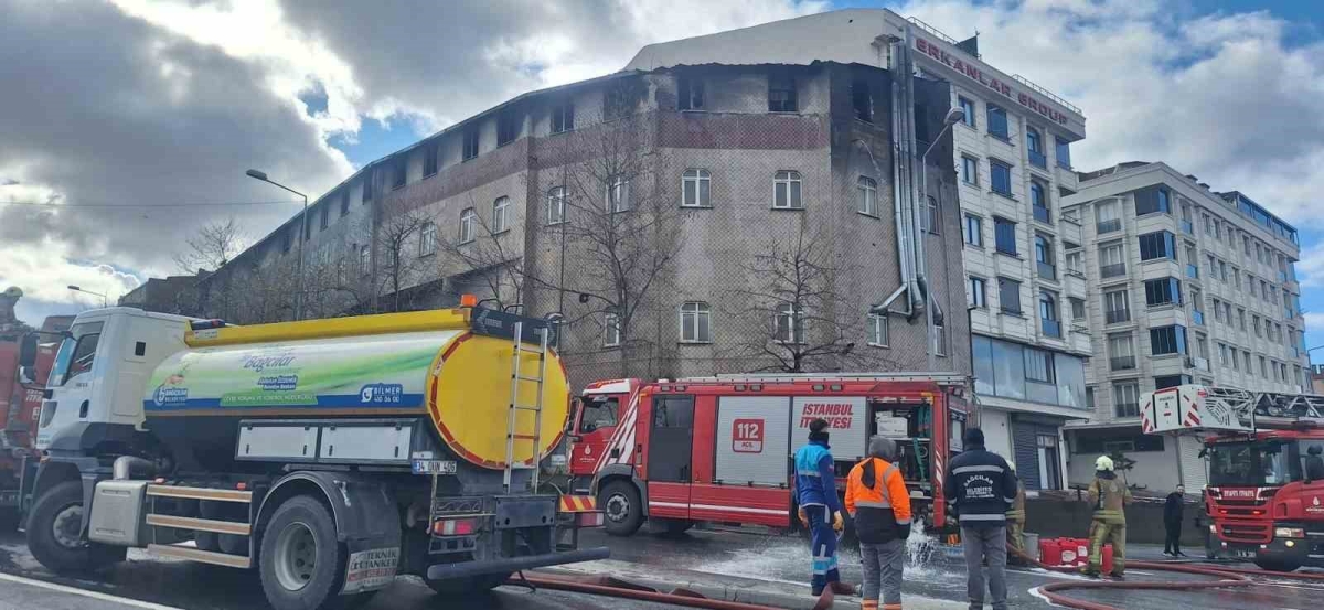 Sultangazi’de 1 saat arayla çıkan yangında ayakkabı atölyesi alevlere teslim oldu

