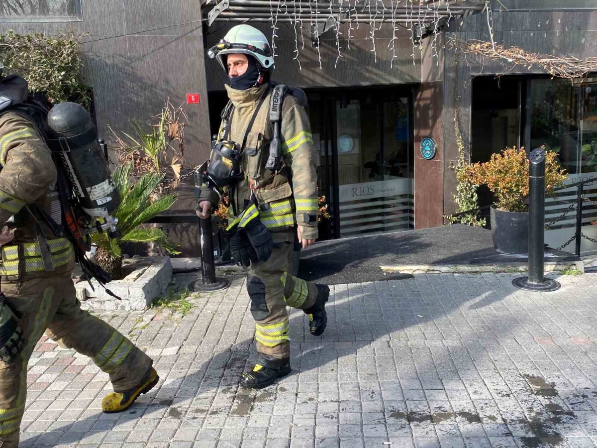 Bakırköy’de otelde yangın paniği
