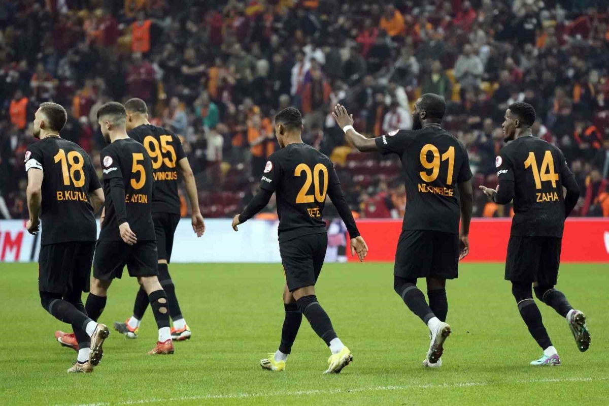 Ziraat Türkiye Kupası: Galatasaray: 3 - Bandırmaspor: 1 (İlk yarı)
