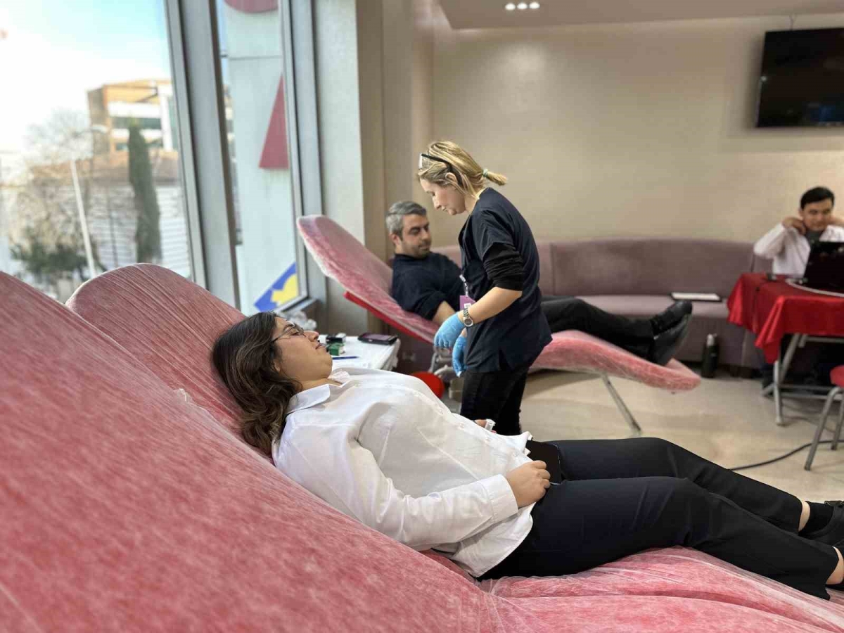 Sultanbeyli’de hastane çalışanları kan bağışında bulundu
