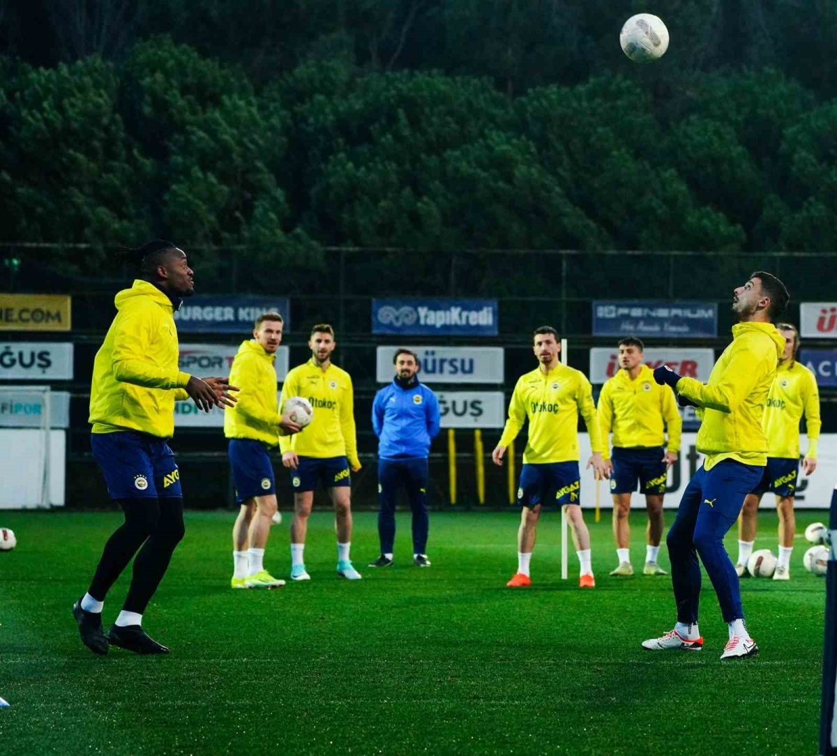 Fenerbahçe, Alanyaspor maçı öncesi kampa girdi
