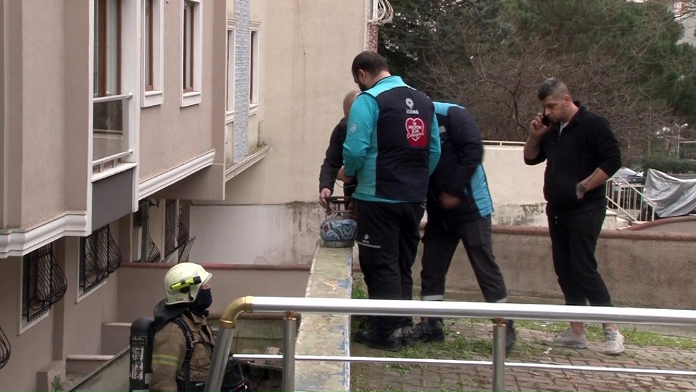 Ataşehir’de evde açık unutulan tüpten sızan gaz nedeniyle bina tahliye edildi
