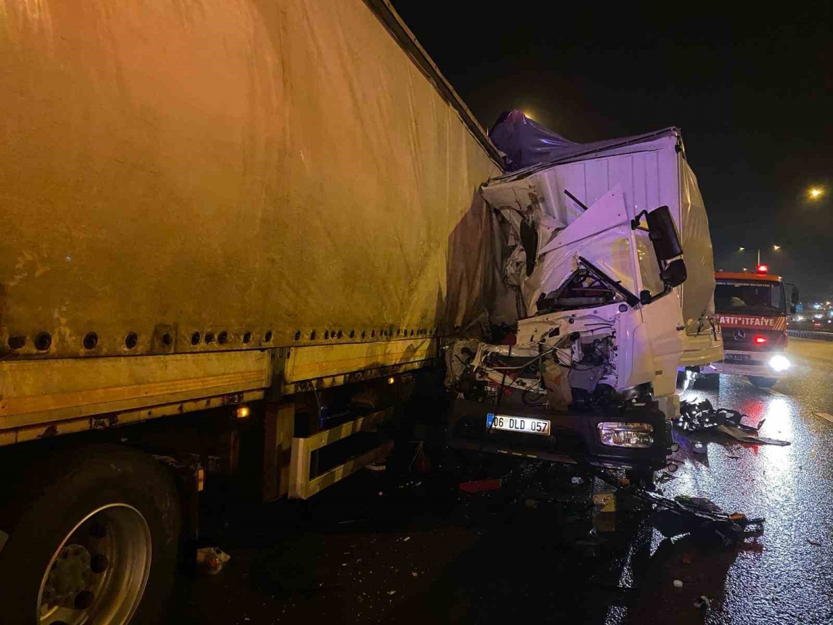 Kuzey Marmara Otoyolu’nda feci kaza: 1 ölü, 1 yaralı
