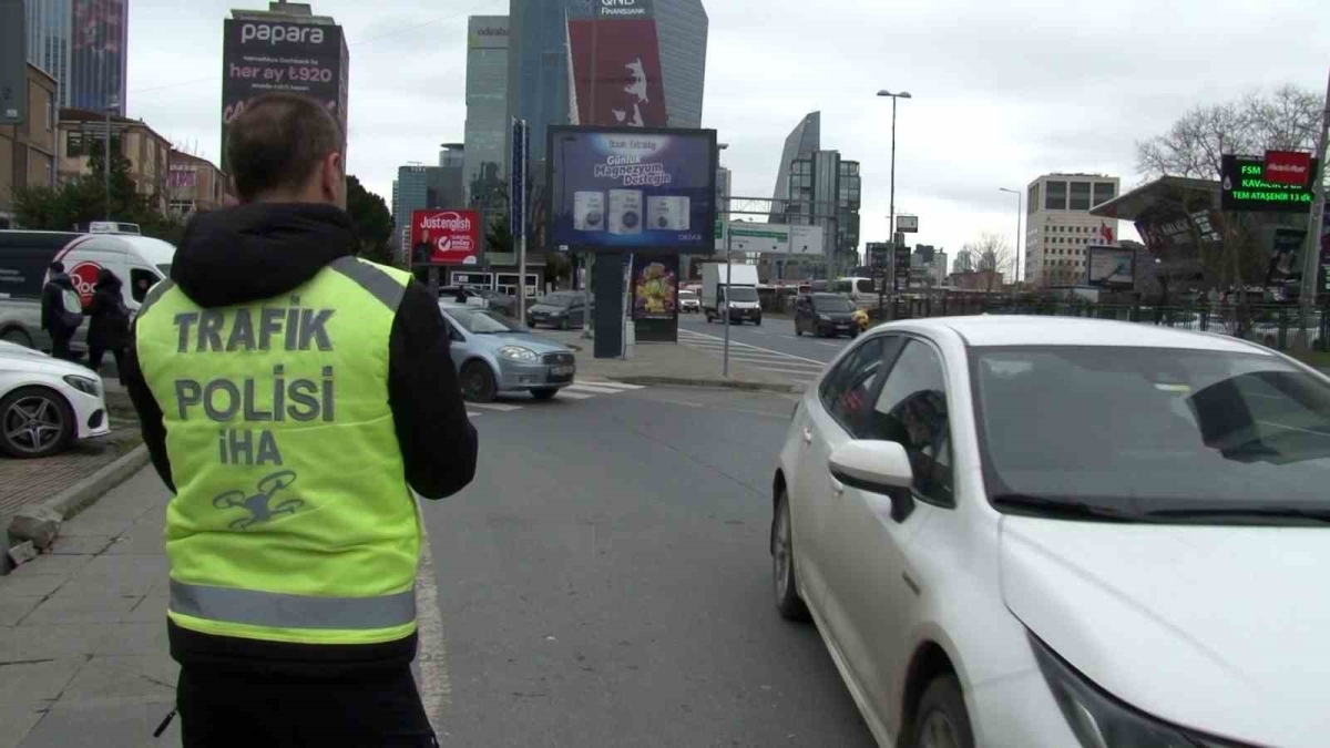 Beşiktaş’ta yayalara yol vermeyen sürücülere ceza yağdı
