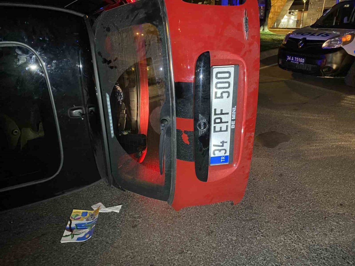 Bakırköy’de refüje çarpan aracın sürücüsü yaralandı
