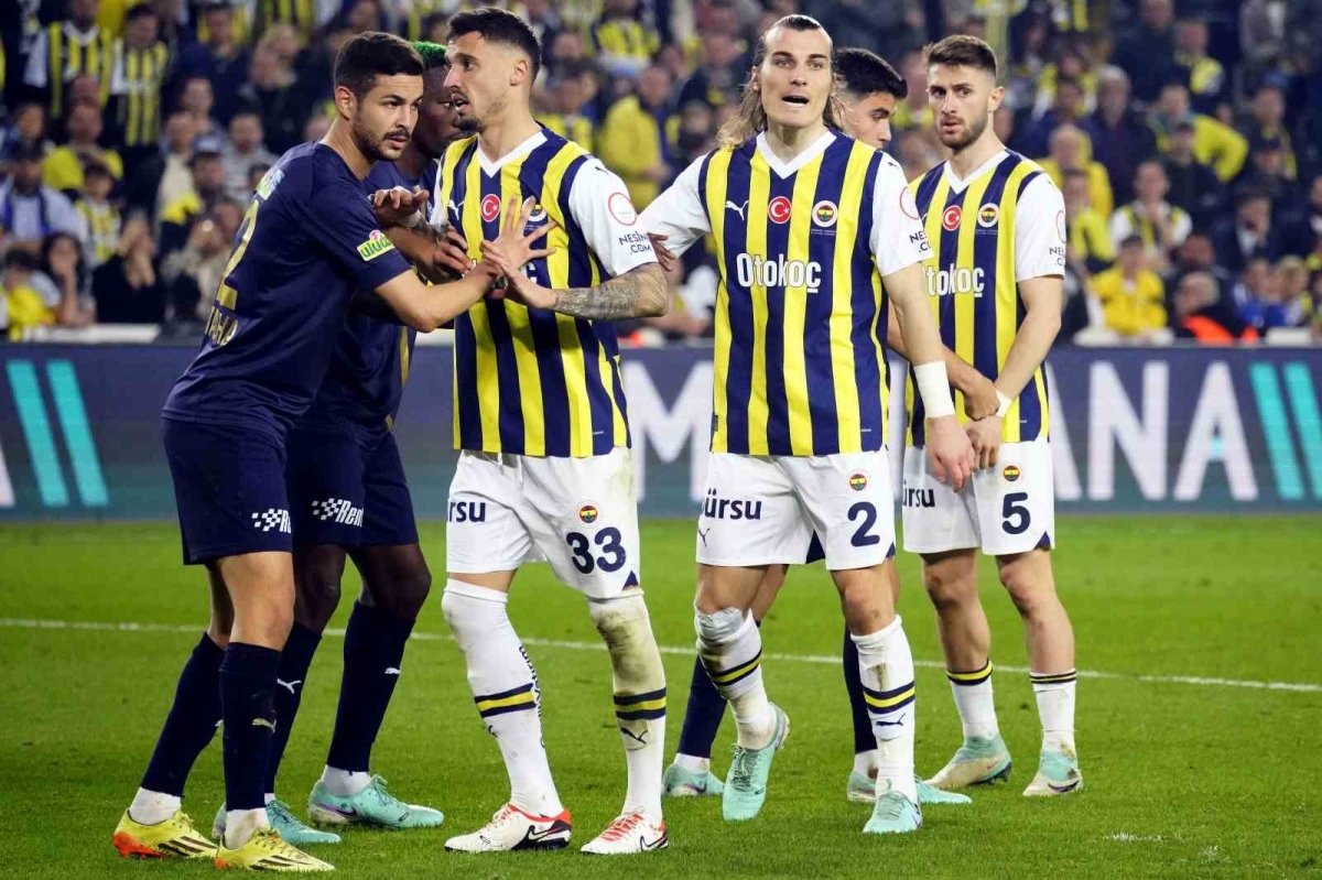 Trendyol Süper Lig: Fenerbahçe: 2 - Kasımpaşa: 1 (Maç sonucu)
