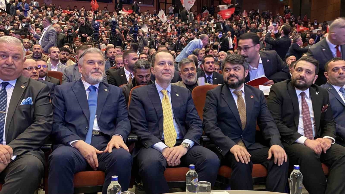 Yeniden Refah Partisi’nin İstanbul adayları tanıtım toplantısı gerçekleştirildi
