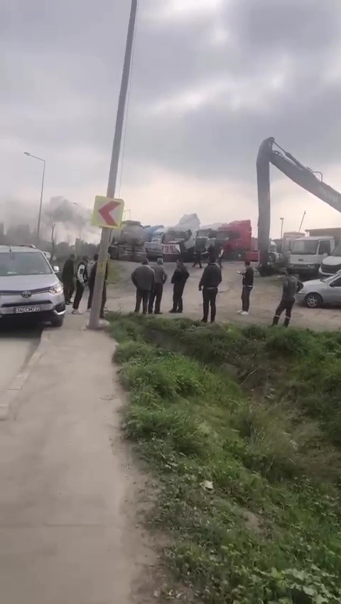 Ataşehir’de akaryakıt tankerinde yangın: 4 yaralı
