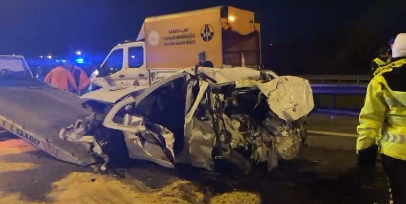 Çatalca’da hafriyat kamyonu ile otomobil çarpıştı: 5 yaralı
