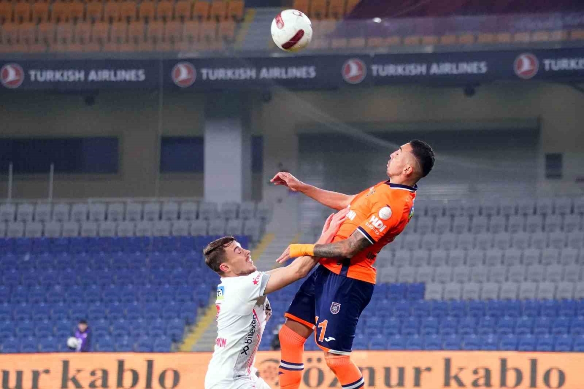 Trendyol Süper Lig: Başakşehir: 0 - Antalyaspor: 0 (İlk yarı)
