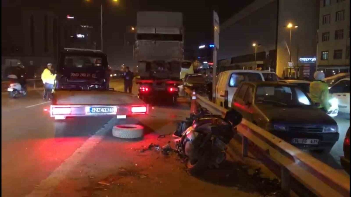 E-5 karayolunda motosiklet kamyonete arkadan çarptı: 1 ölü
