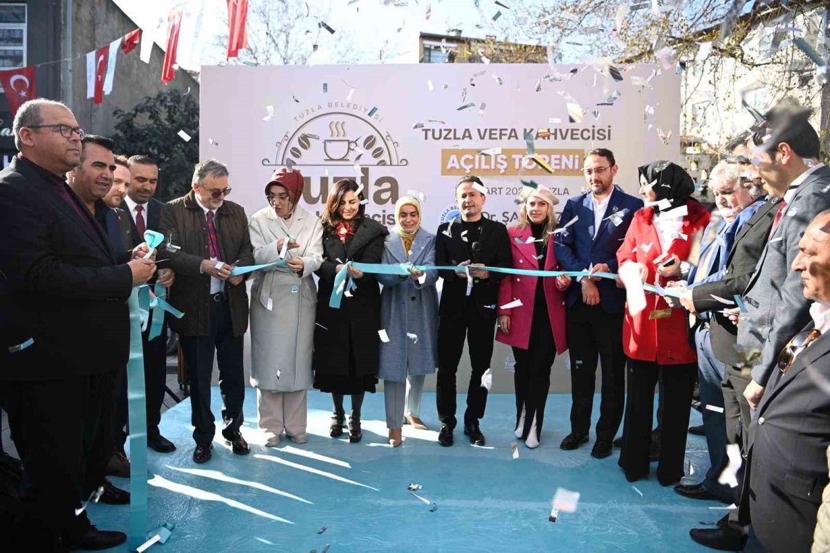 Tuzla’ya tarihi meydanda yeni buluşma noktası: Tuzla Vefa Kahvecisi açıldı
