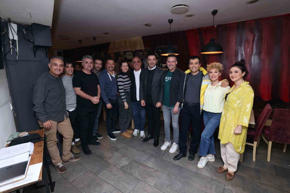 Beşiktaş Belediye Başkanı Rıza Akpolat’tan, komedi programına ziyaret
