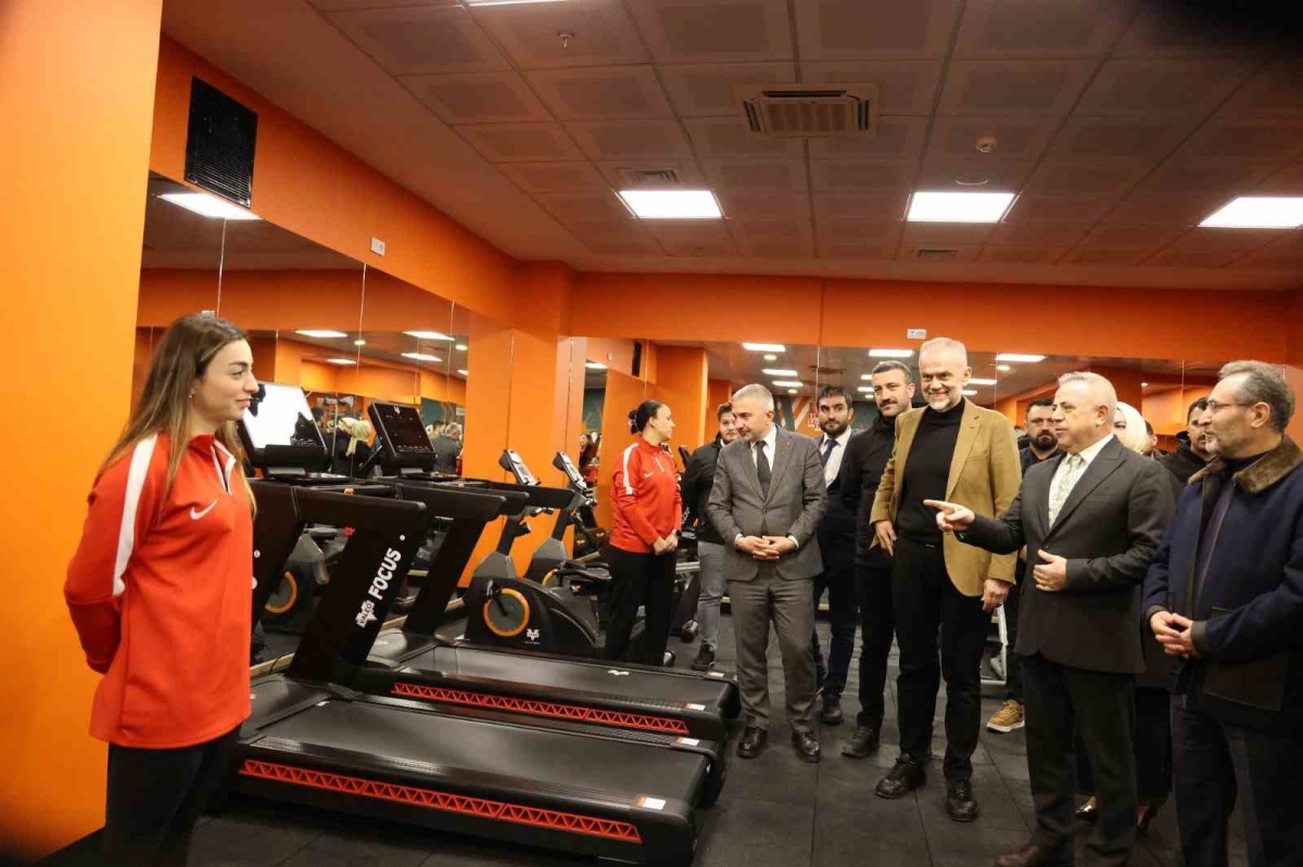 Adnan Menderes Kadın Spor Merkezi hizmete açıldı
