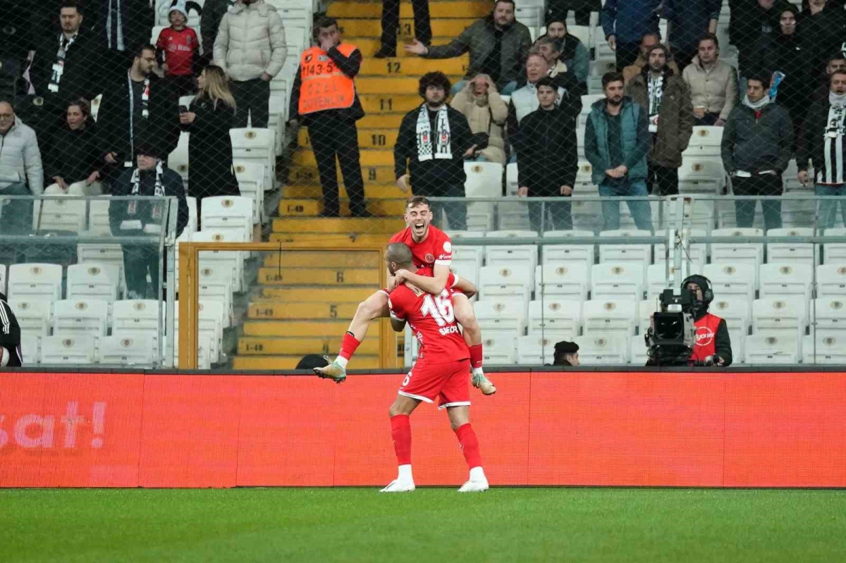 Trendyol Süper Lig: Beşiktaş: 0 - Antalyaspor: 1 (Maç devam ediyor)
