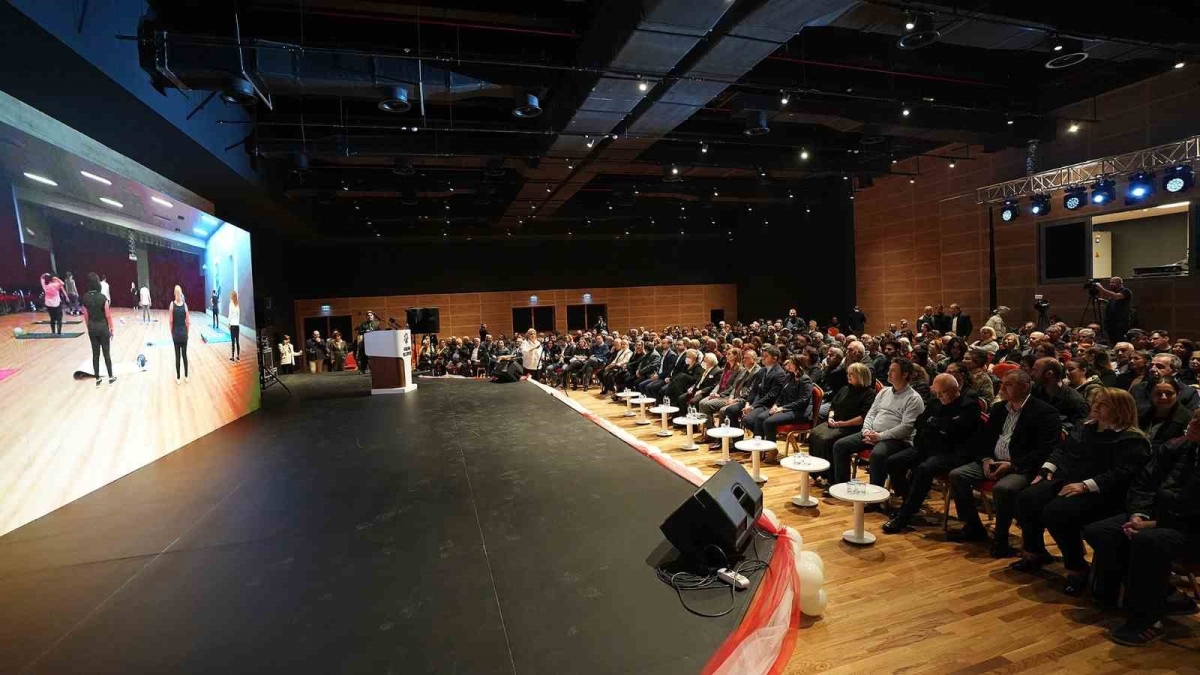 Ataşehir İnal Aydınoğlu Kültür Merkezi hizmete açıldı

