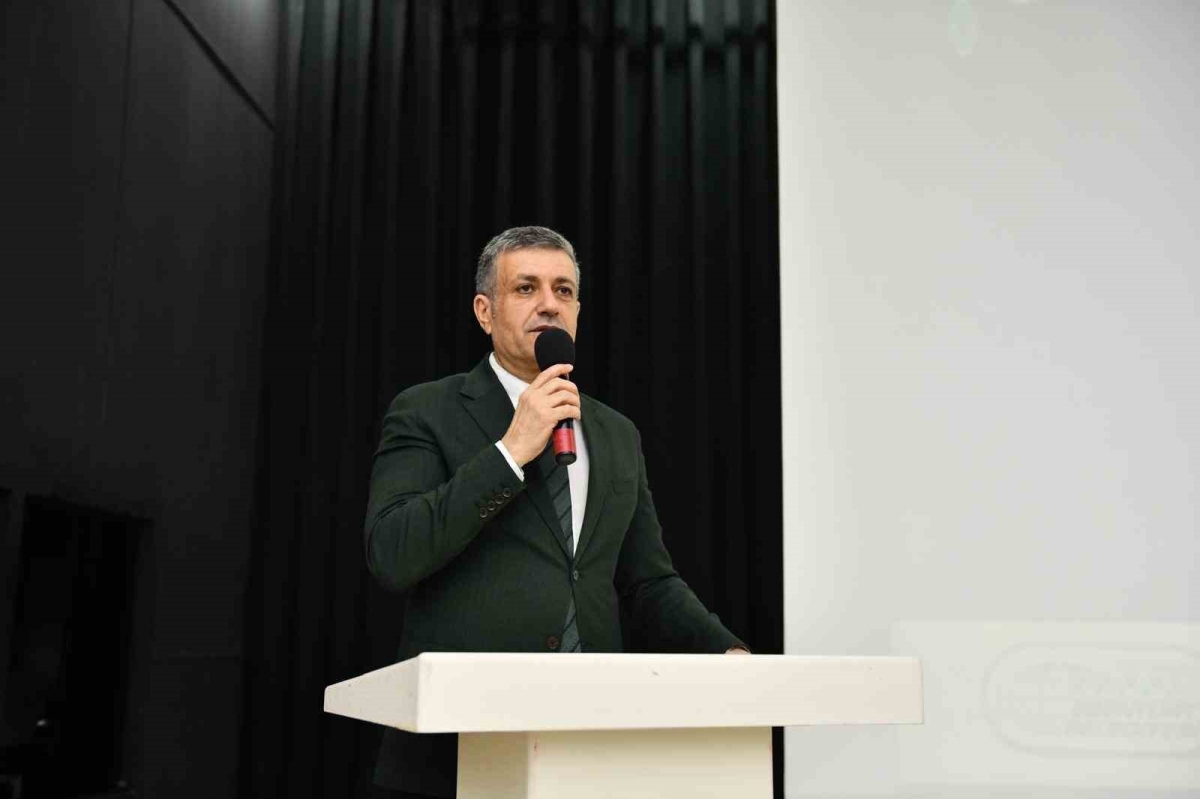 Esenyurt Belediye Başkanı Kemal Deniz Bozkurt, dernek başkanlarıyla iftar programında buluştu

