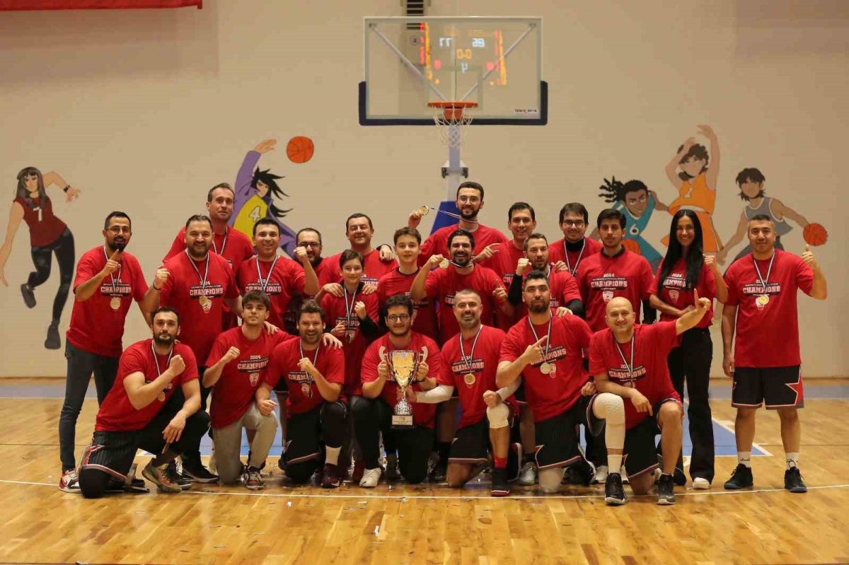 Yıldız Holding Basketbol Takımı, CBL’de şampiyon oldu
