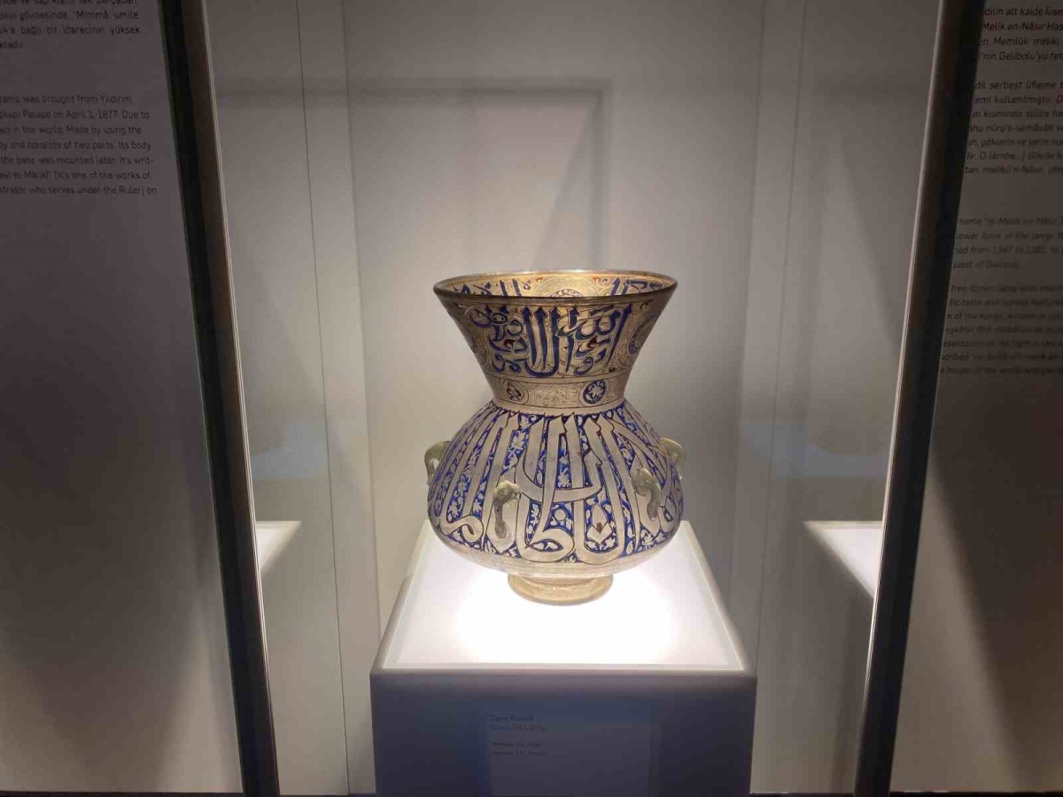 Milli Saraylar Cam ve Billur Müzesi’nde formu nedeniyle dünyada tek örnek: Kadeh şeklindeki Memlük kandili dikkat çekiyor
