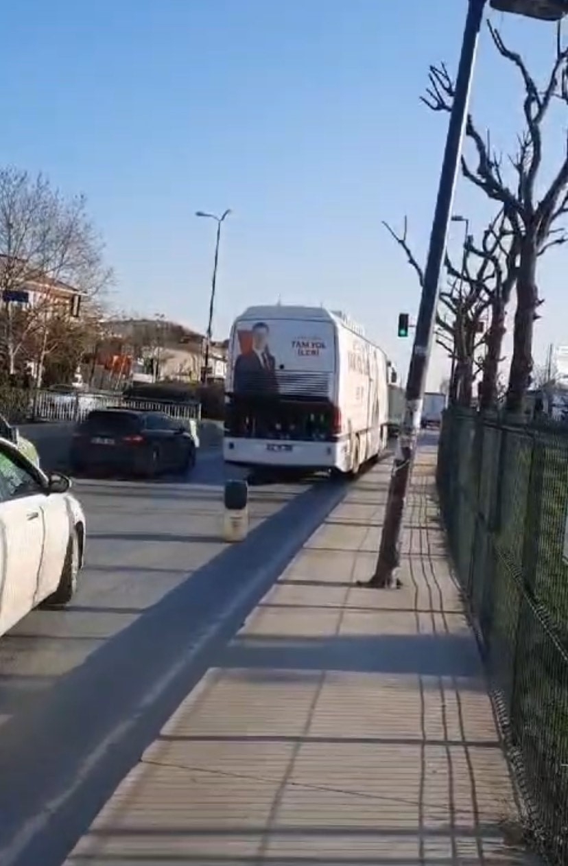 CHP yönetimindeki İstanbul’da bu kez seçim otobüsü arızalandı
