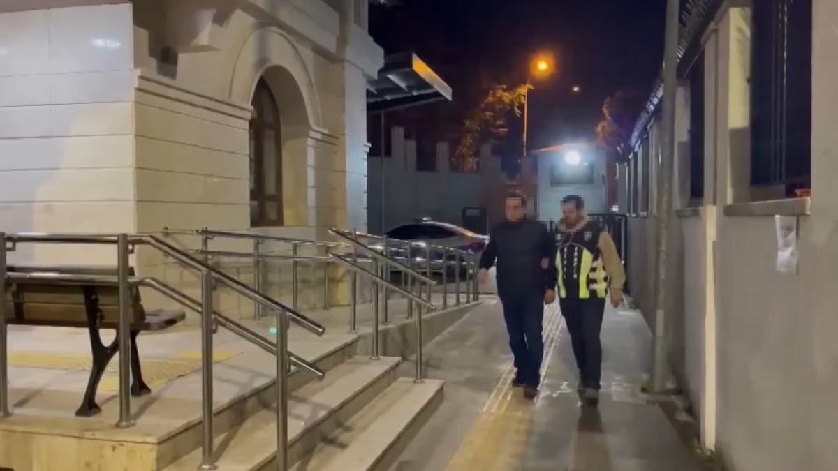 Maltepe’de beton dökerek ilerleyen mikser sürücüsüne 2 bin 648 lira ceza
