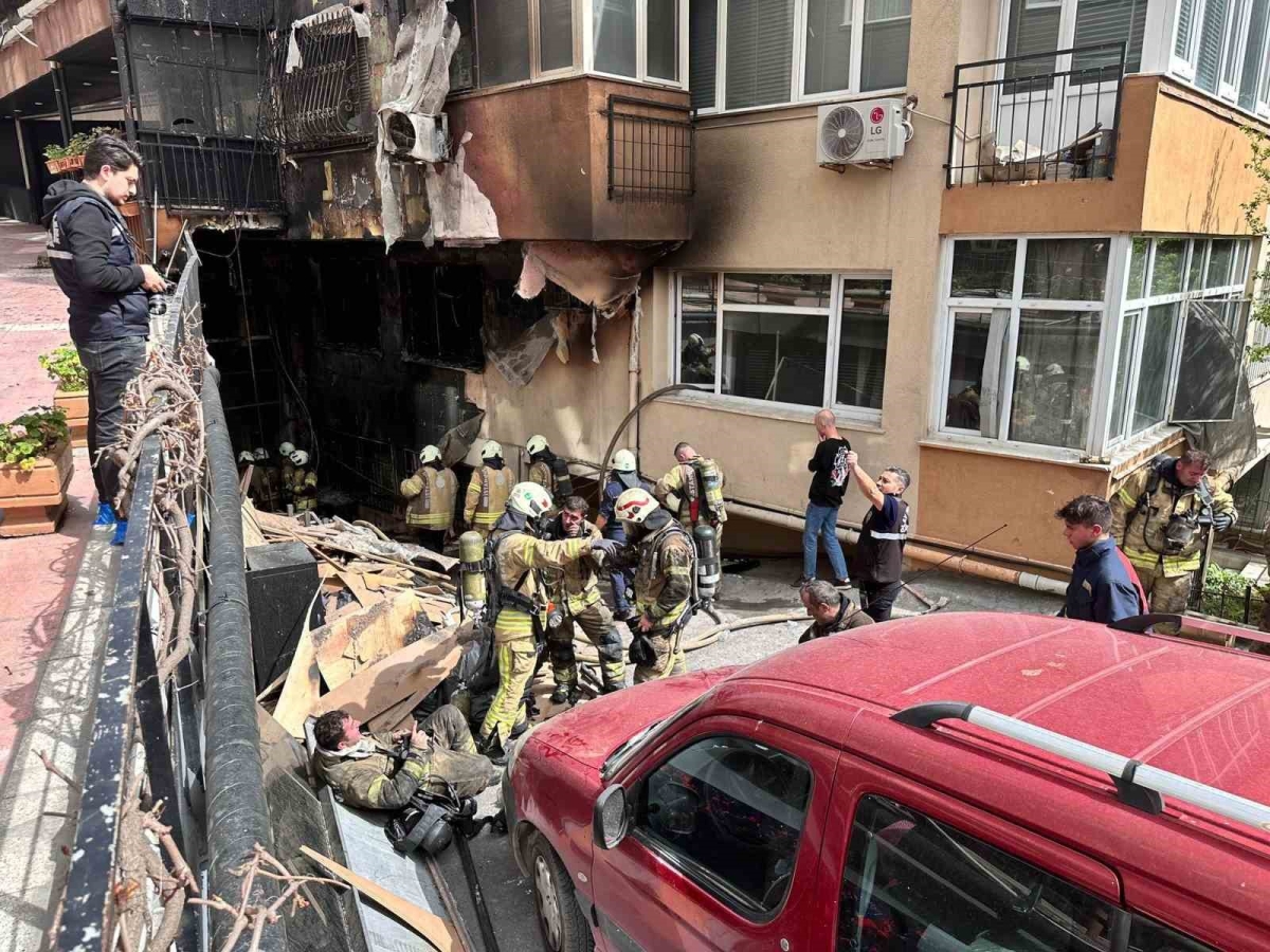 İstanbul Valiliği’nden gece kulübündeki yangına ilişkin açıklama: “Hayatını kaybedenlerin sayısı 10, 7’si ağır 13 kişi yaralı