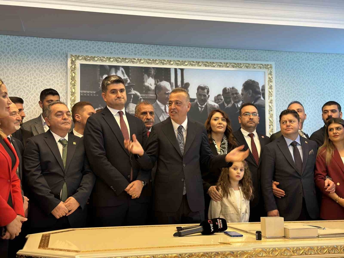 Ataşehir Belediyesi’nde devir teslim töreni düzenlendi
