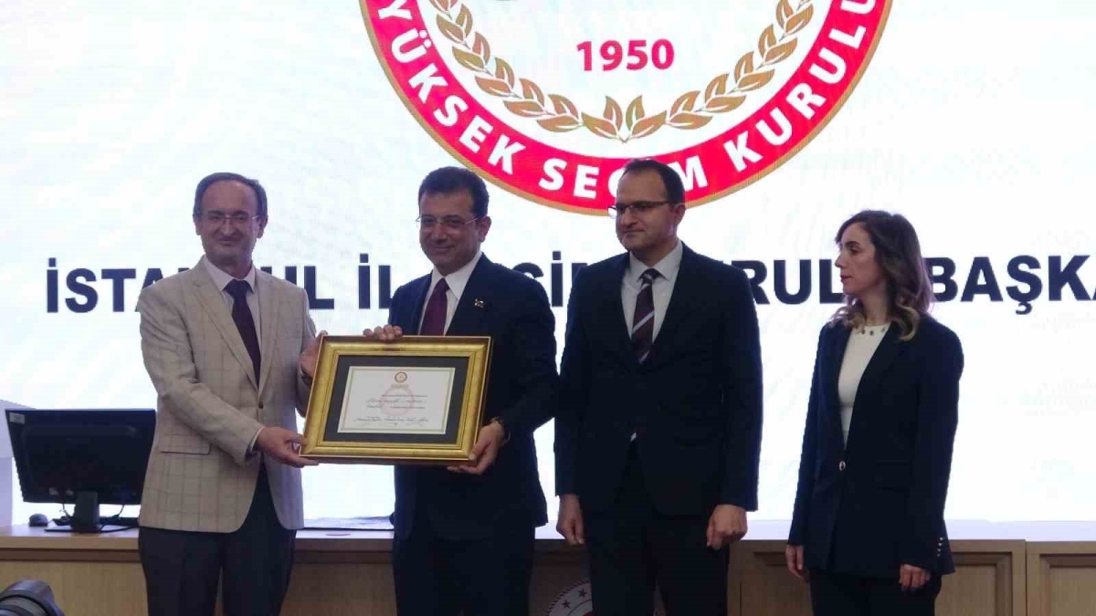 İstanbul Büyükşehir Belediye Başkanı Ekrem İmamoğlu mazbatasını aldı
