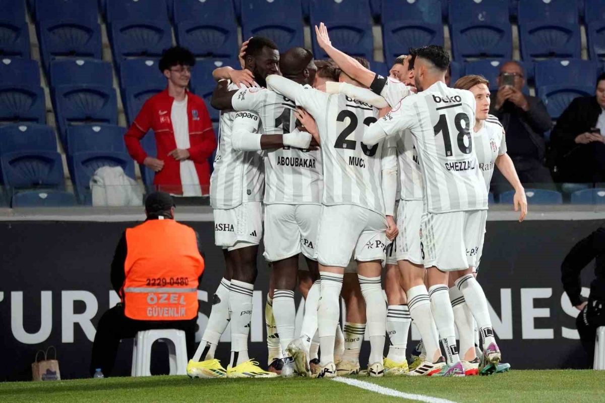 Trendyol Süper Lig: RAMS Başakşehir: 0 - Beşiktaş: 1 (İlk yarı)
