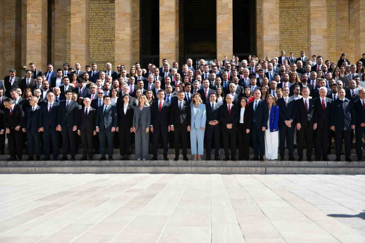 CHP’li 26 başkan Anıtkabir’i ziyaret etti
