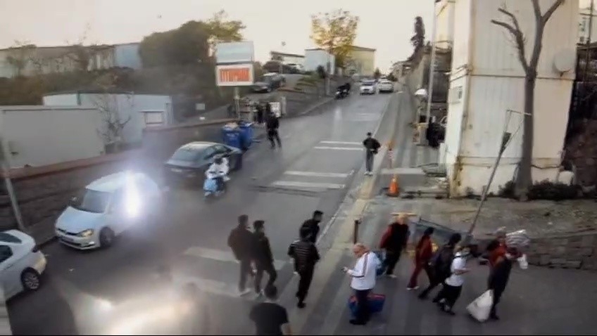Üsküdar’da Galatasaraylı baba ve kıza saldıran taraftarlar kamerada
