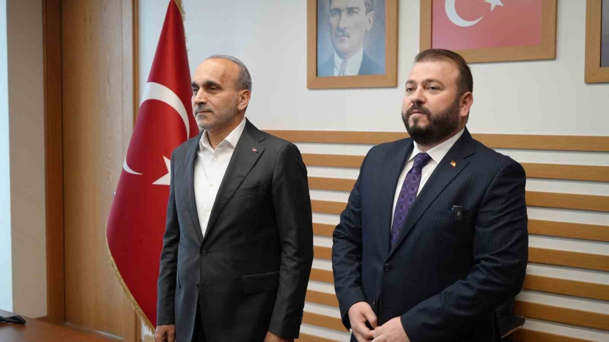 Arnavutköy Belediyesi’nde devir teslim töreni: Mustafa Candaroğlu göreve başladı
