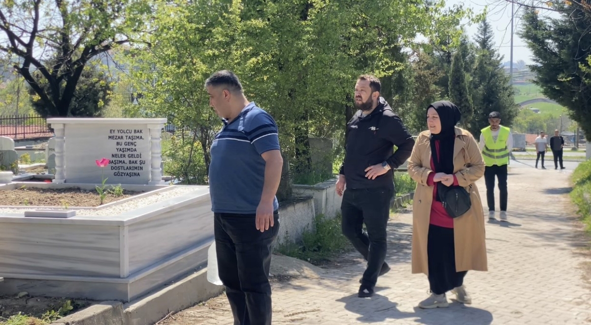 Vatandaşlar Edirnekapı Şehitliği’ni ziyaret etti
