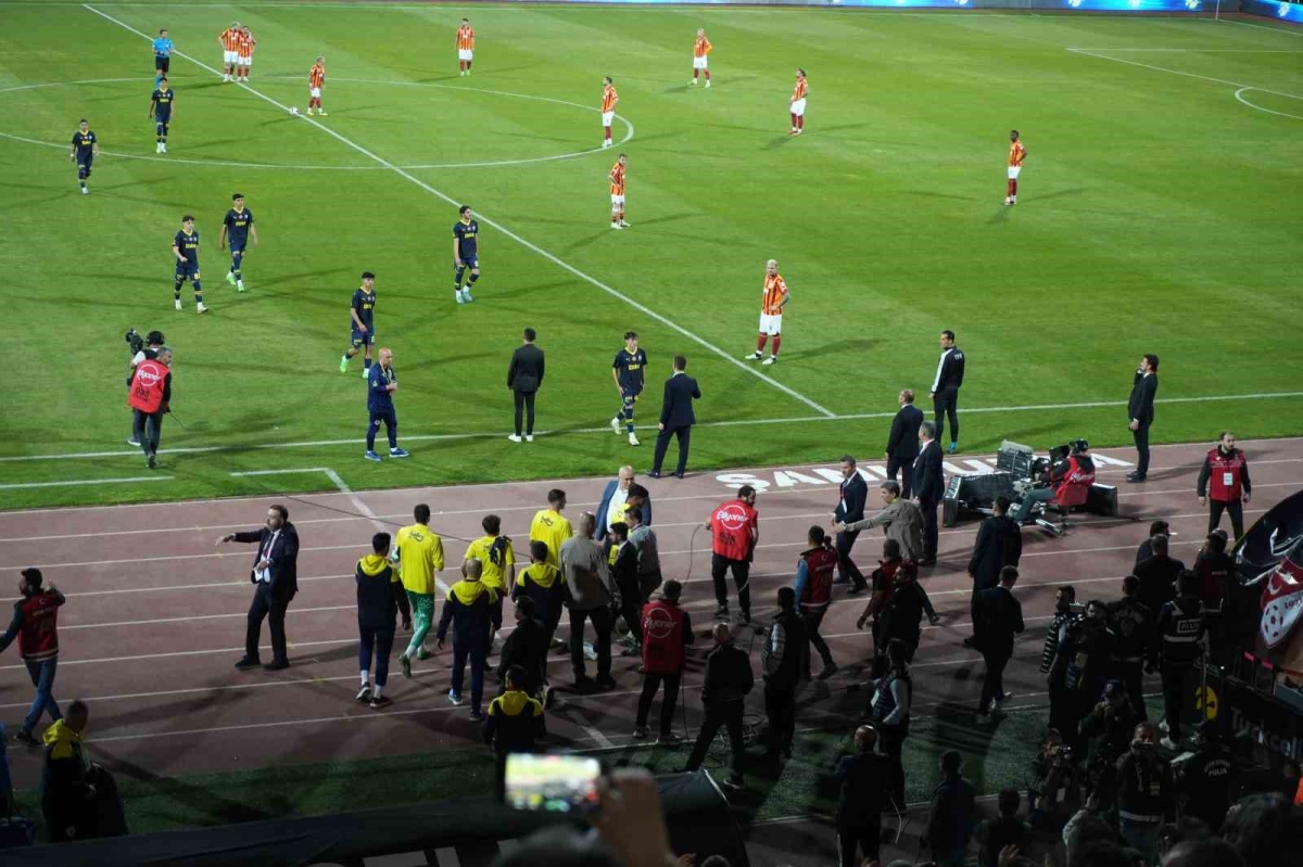 PFDK, Fenerbahçe’ye hükmen mağlubiyet ve para cezası verdi

