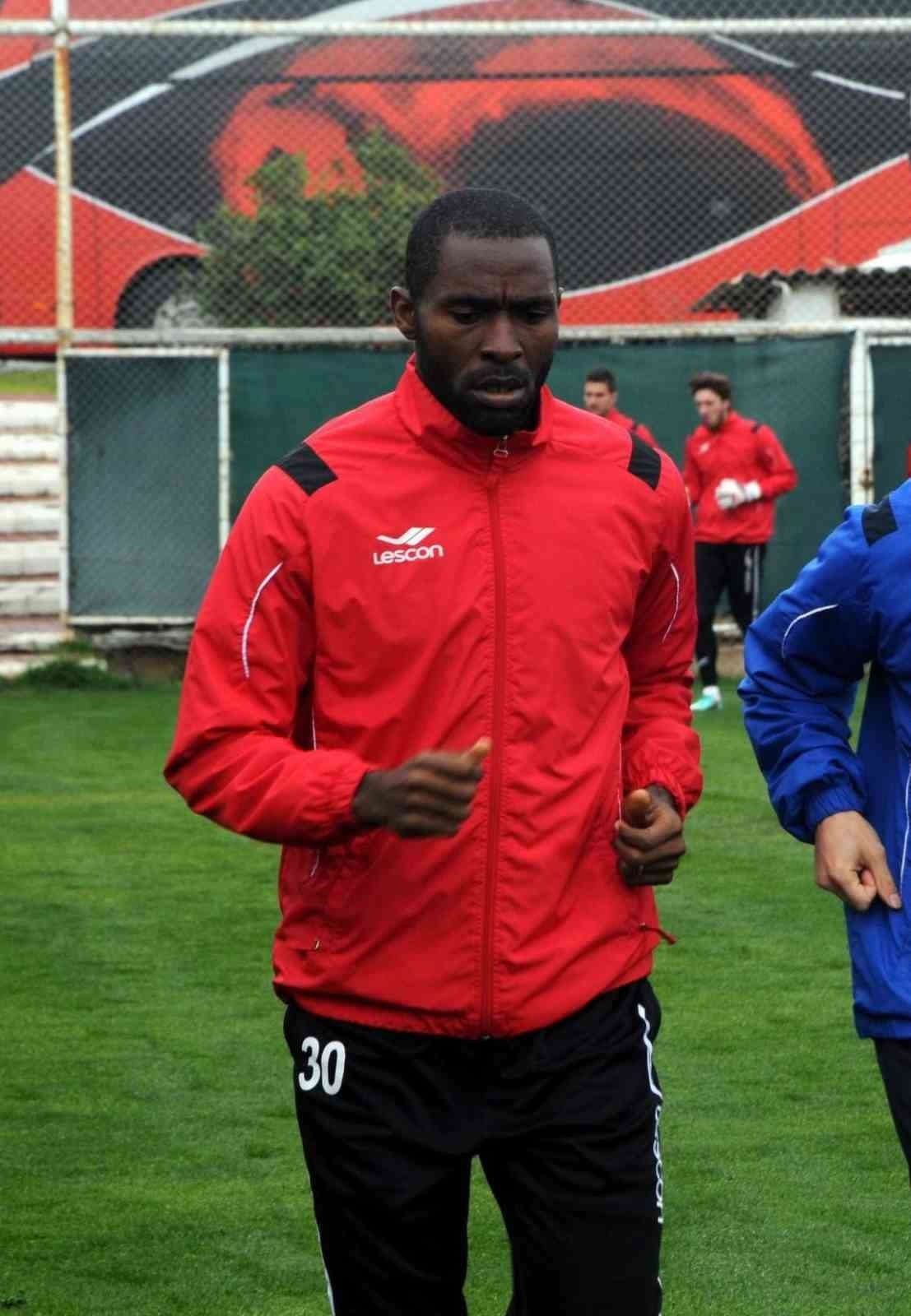 Eski futbolcu Joseph Boum hayatını kaybetti
