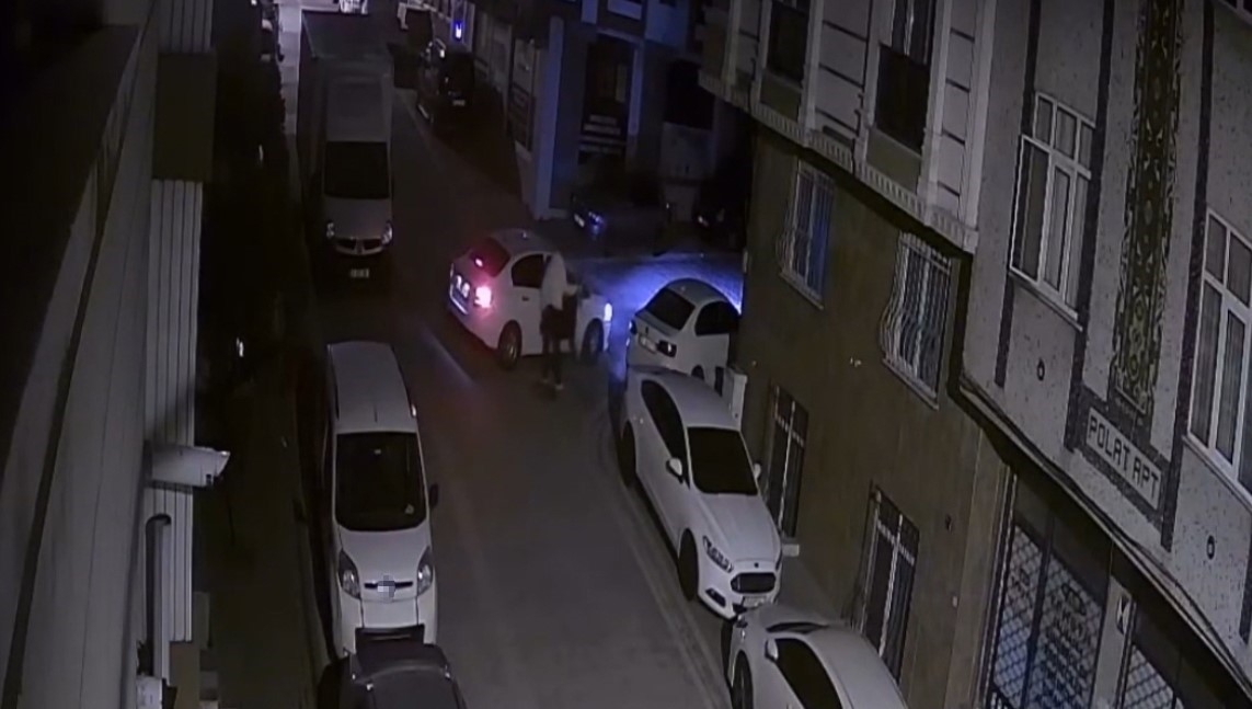 İstanbul’da saldırıya uğrayan DJ’in yeni mekanına silahlı saldırı kamerada: Eski patronu tetikçi tutup pusu kurmuştu

