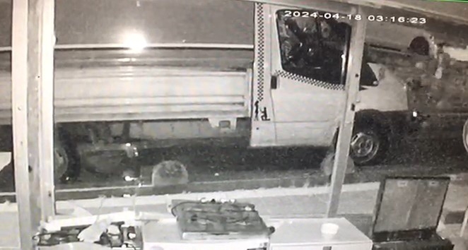 Kadıköy’de bıçaklı saldırı kamerada
