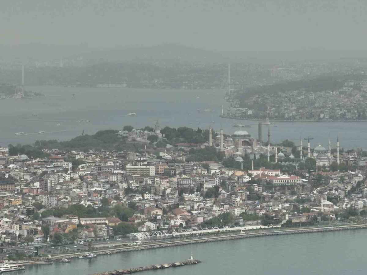 İstanbul’da çöl tozları hayatı olumsuz etkiliyor
