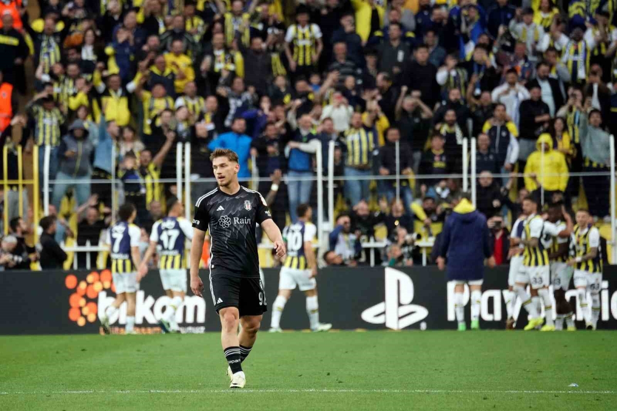 Semih Kılıçsoy’a, Fenerbahçe tribünlerinden alkış
