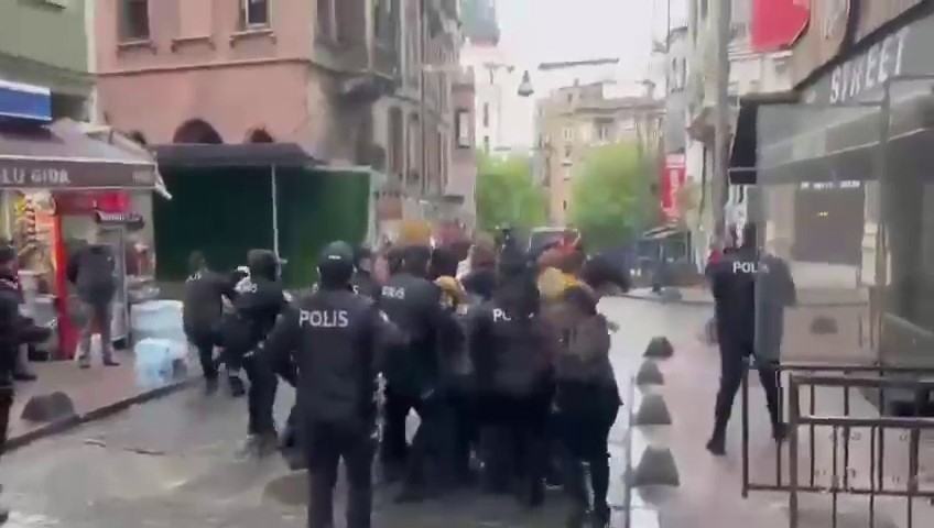 Taksim’e çıkmak isteyen gruba polis müdahalesi
