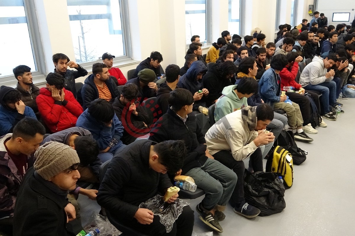 Düzensiz Göç Etkisinde Türkiye-Yunanistan İlişkileri: Sorunlar için olumlu bir sürece dönüşüm mümkün mü
